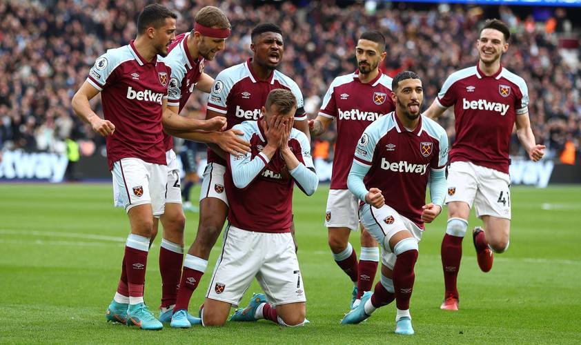 德天空：施洛特贝克因脚伤将缺席对阵卢森堡，有可能退出集训