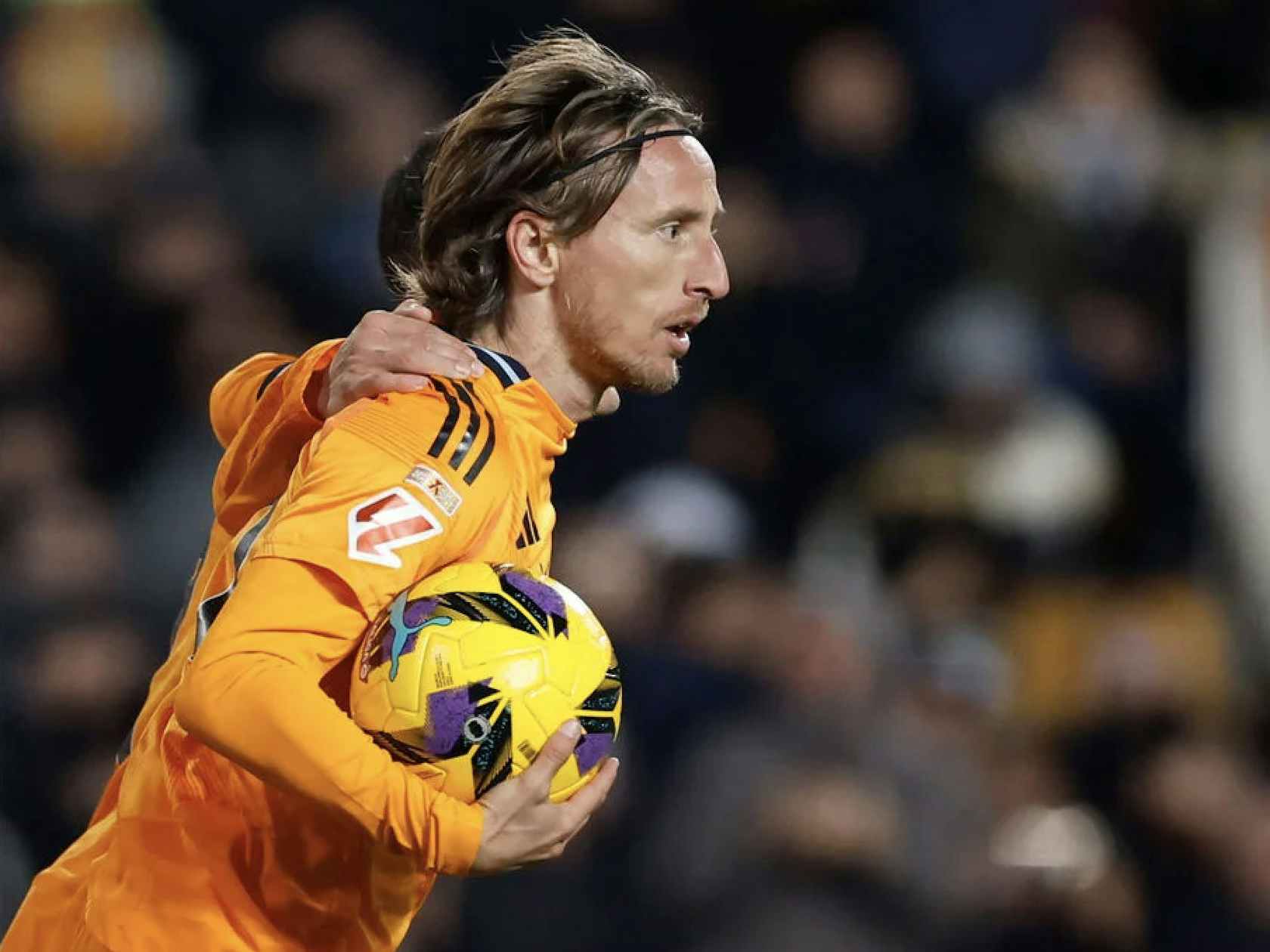 蛇精灵大战红魔鬼！意甲官方发布米兰德比预热海报