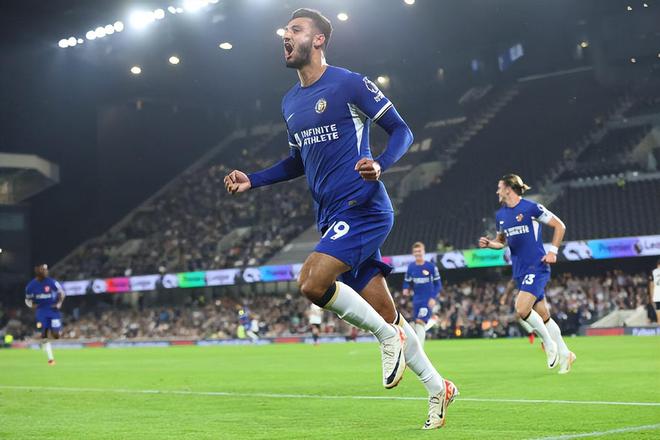 记者：莱万有一种几乎疯狂的求胜欲，他与哈维成了更衣室对手