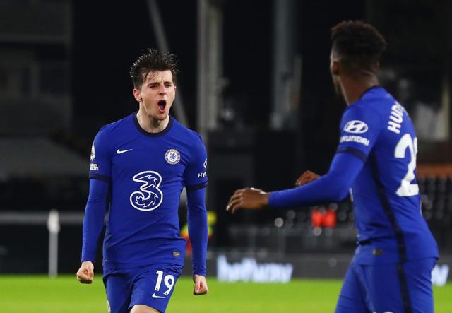 托马斯·弗兰克因指责球迷嘘门将引发争议，面临解雇风险，热刺战绩不佳，球迷矛盾加剧，球队正寻求替补教练。