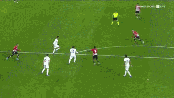 托马斯·弗兰克因指责球迷嘘门将引发争议，面临解雇风险，热刺战绩不佳，球迷矛盾加剧，球队正寻求替补教练。