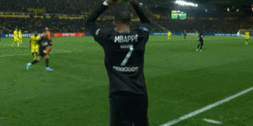 篮球湖人球星时隔两周复出，全场掌声雷动